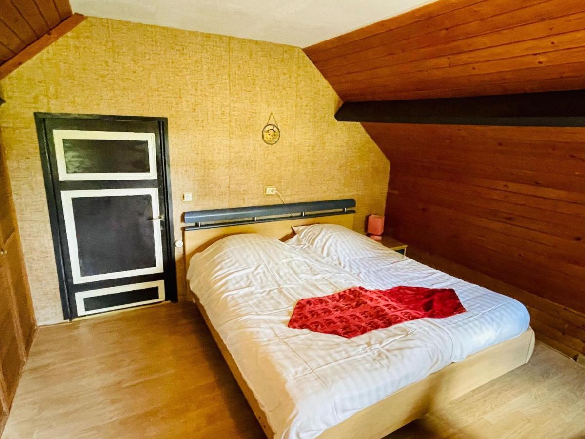 Magnificent Farmhouse In Sint Joost Екстер'єр фото